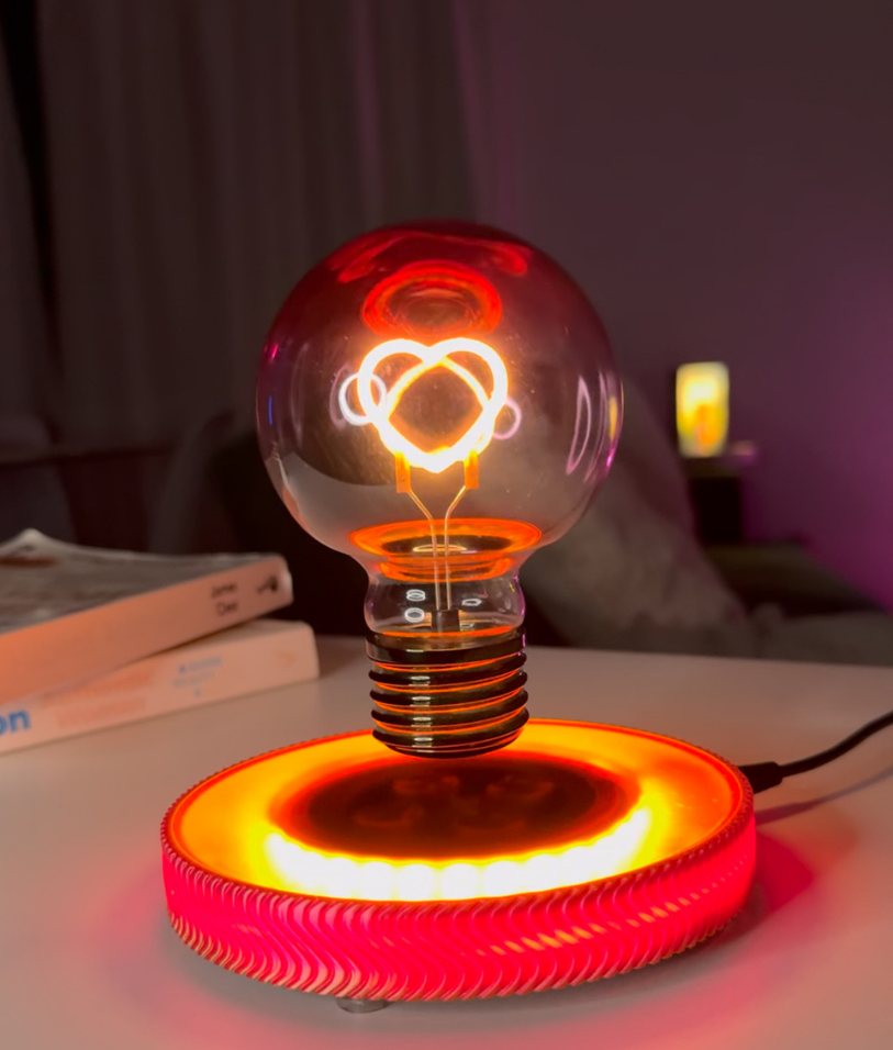 Floatly Heart – Levitating Lamp with Heart Glow
